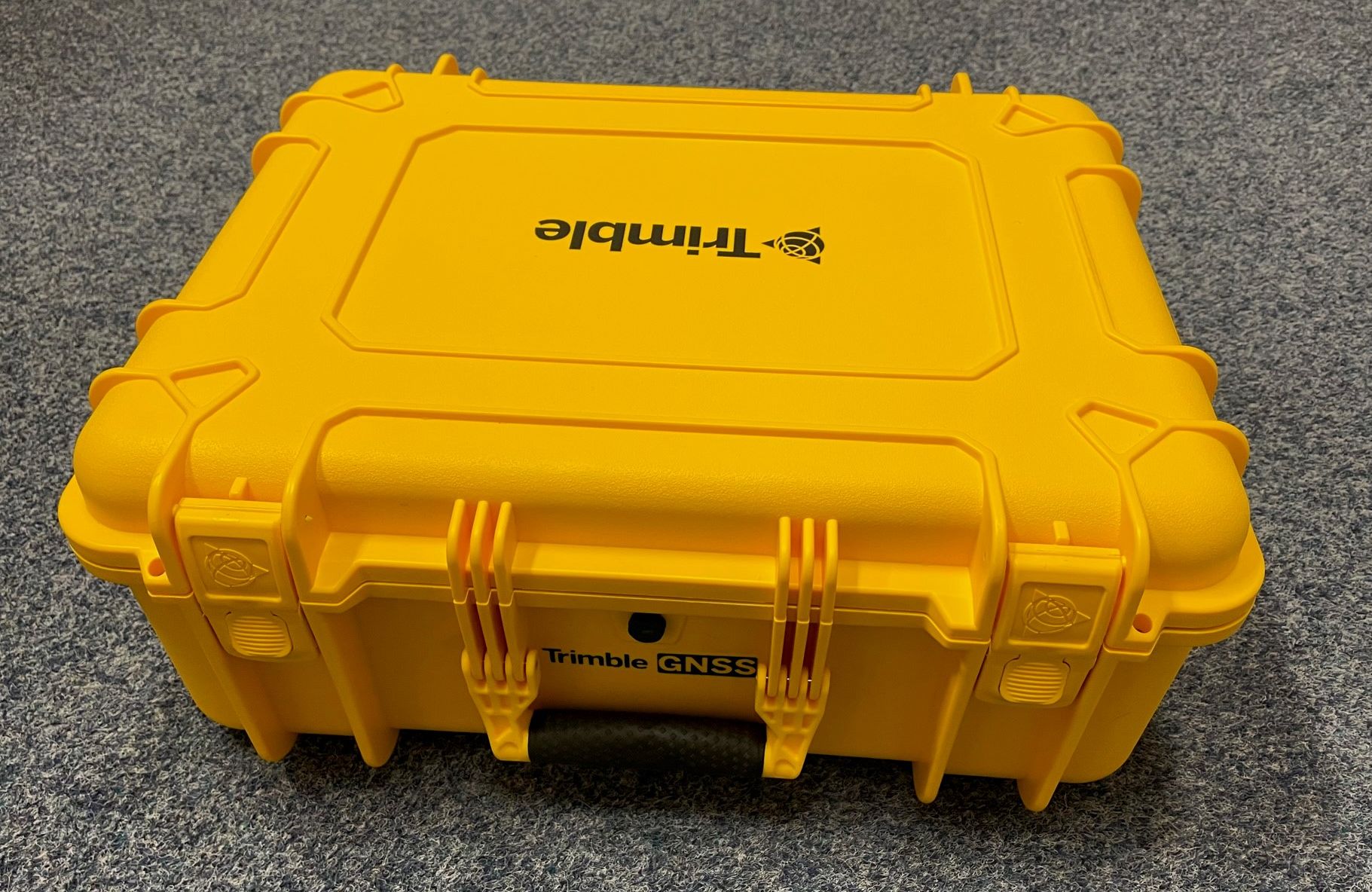 Plastový kufr na GNSS